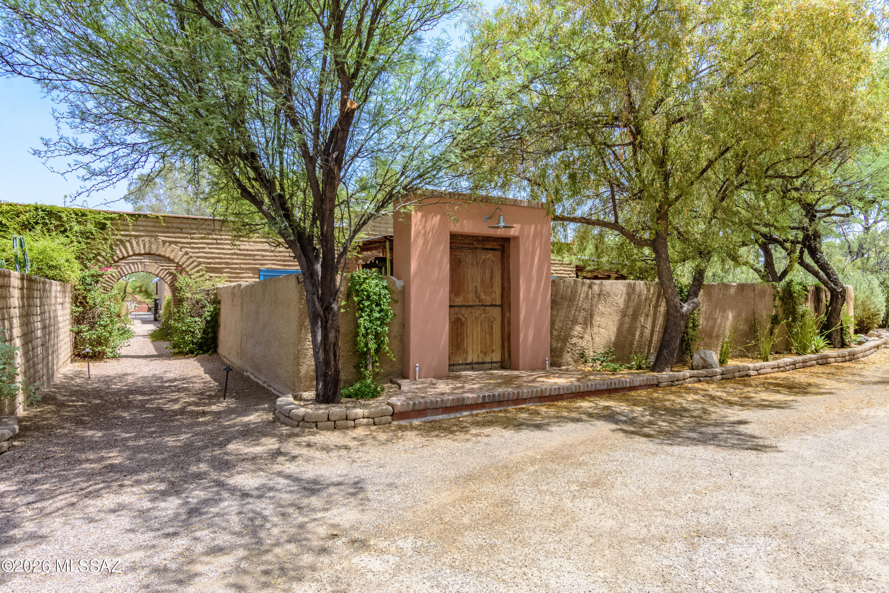5092 East Fort Lowell Road Tucson, AZ 85712 - Photo 29 of 37 Exterior of Yard - Common Area Pathway