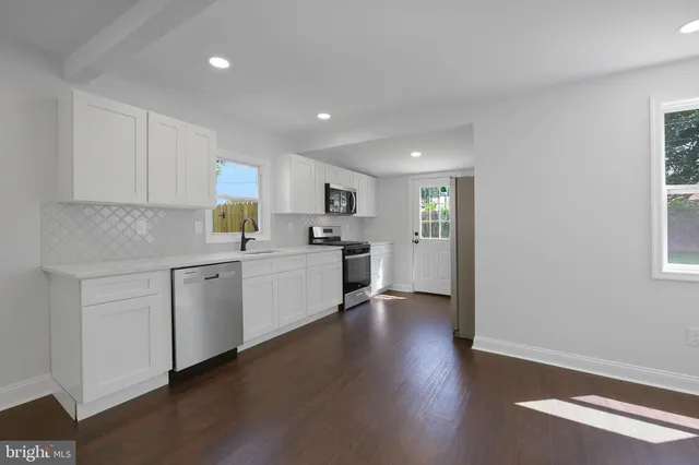 $309,900 | 707 Moores Lane, New Castle, DE 19720