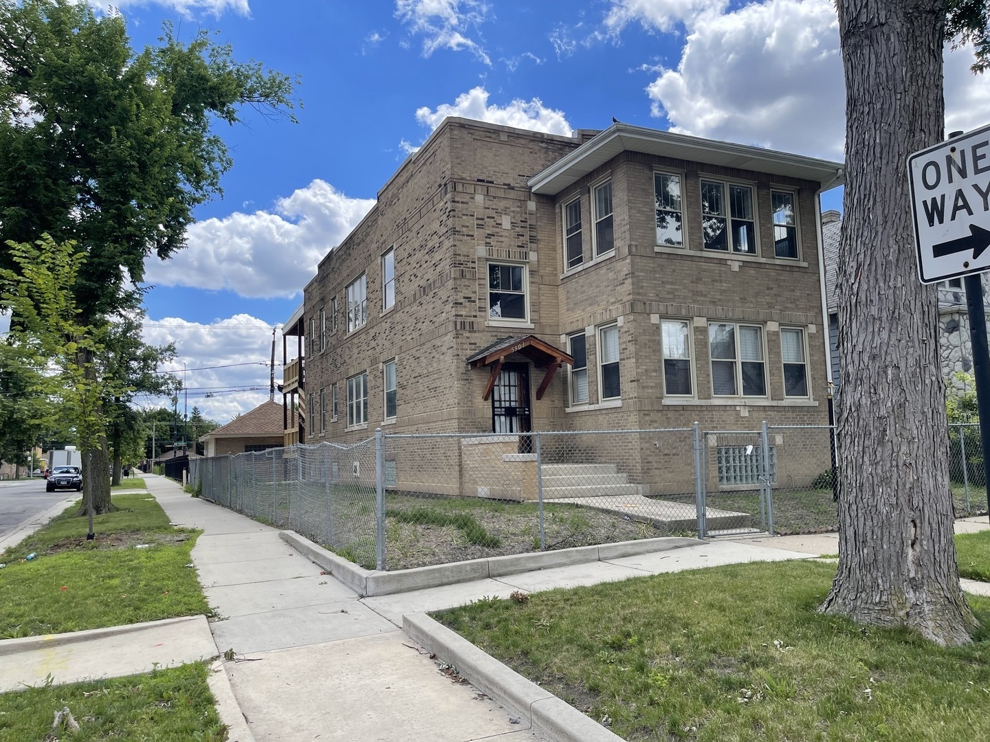 5901 West Rice Street Chicago, IL 60651 - Photo 2 of 40