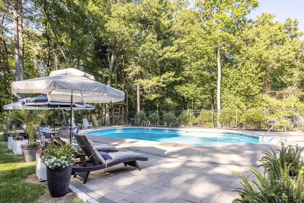 10 Winston Road Holliston, MA 01746 - Photo 5 of 38