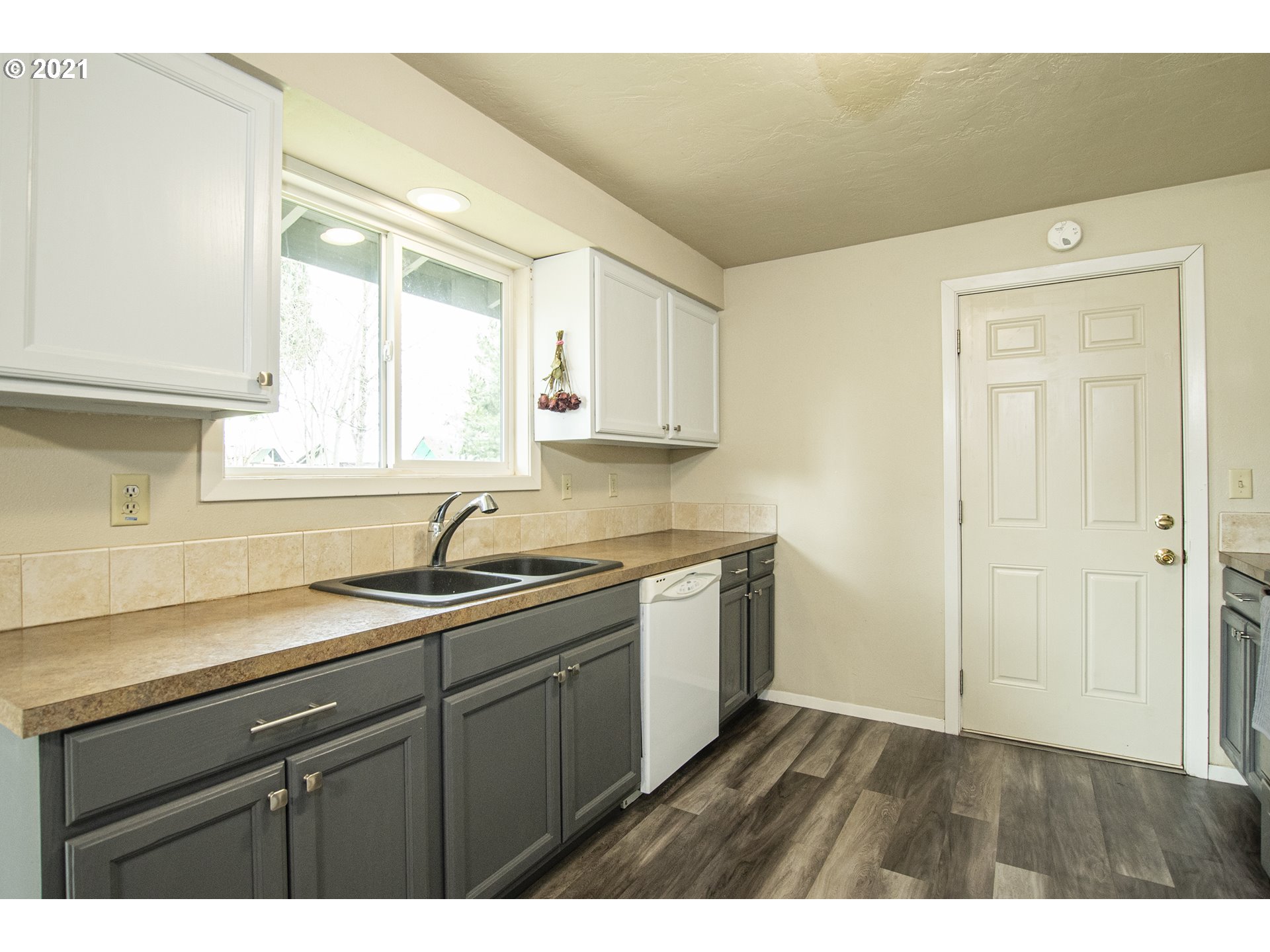 5855 Thurston Road Springfield, OR 97478 - Photo 8 of 14