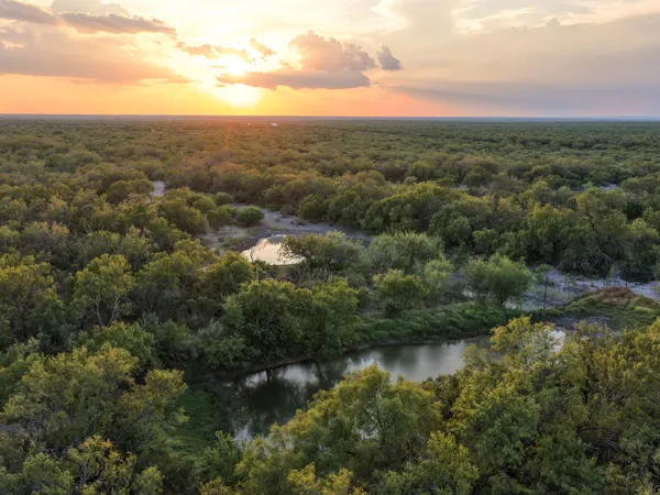$2,795,000 | 1986 St Crystal City Tx 78872, La Pryor, TX 78872