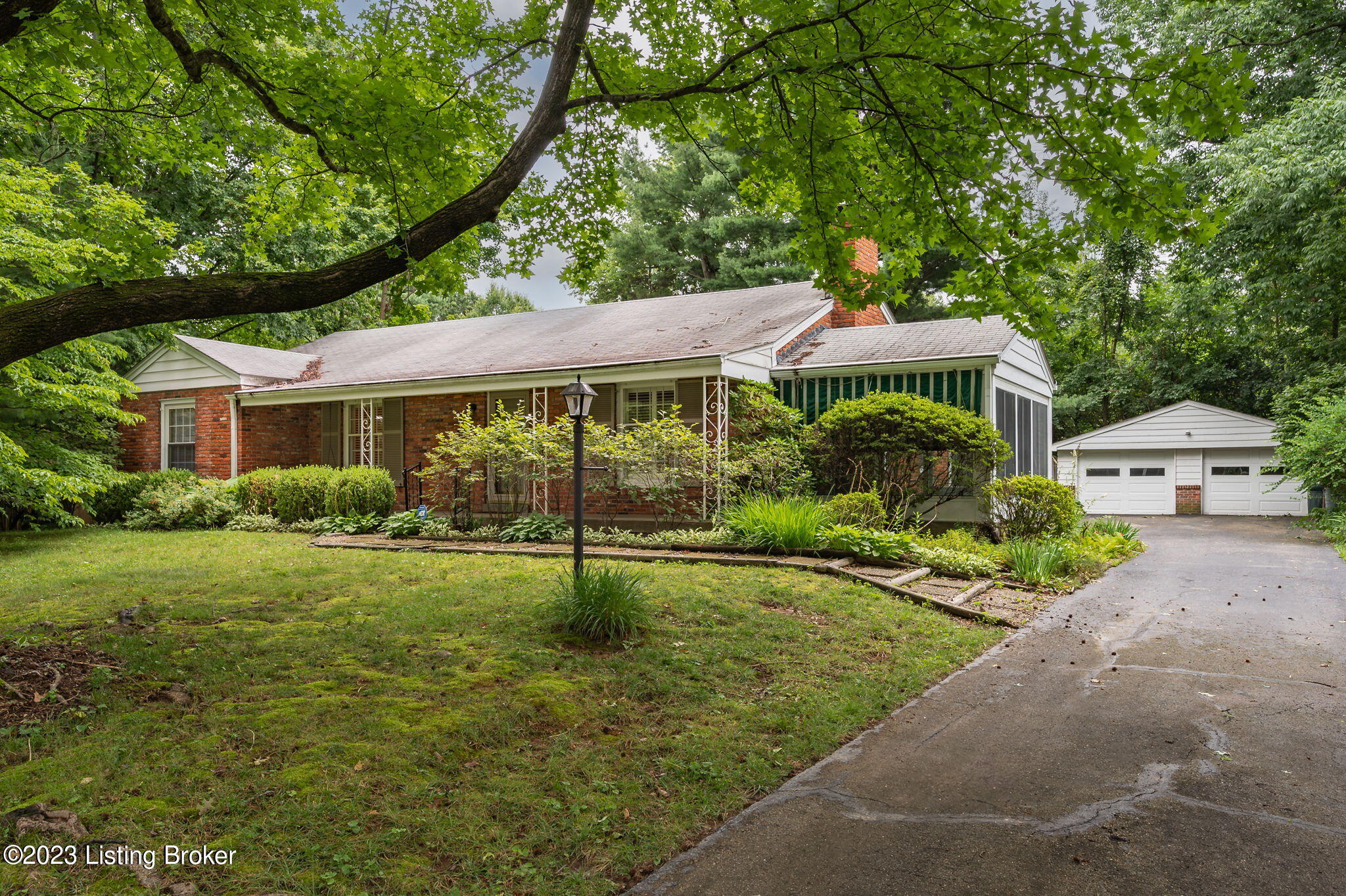 219 Woodcleft Road Louisville, KY 40222 - Photo 1 of 38 Woodcleft Rd 219_July 19, 2023_Seitz_FCP
