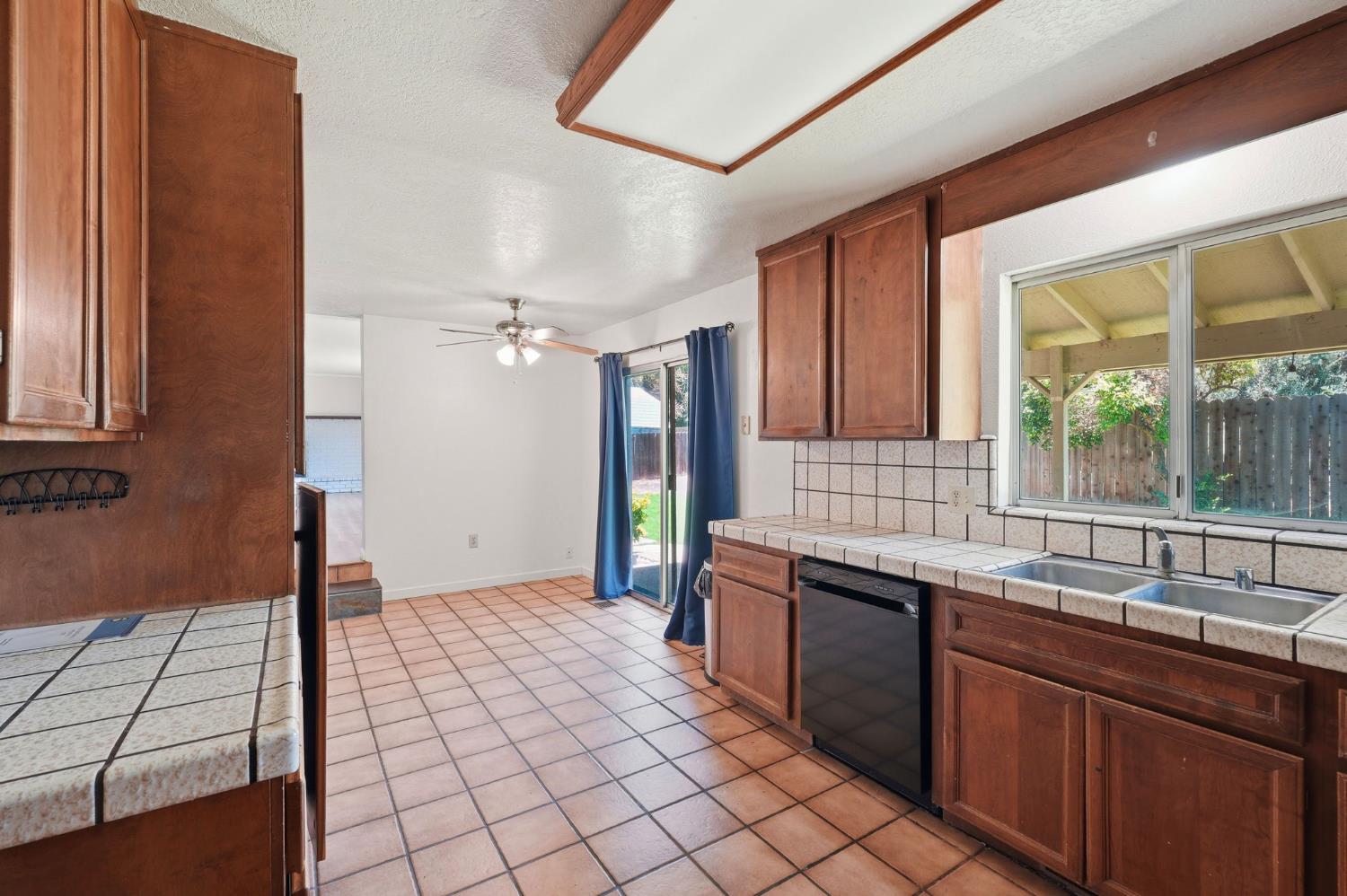 210 Laurel Court Ripon, CA 95366 - Photo 7 of 26