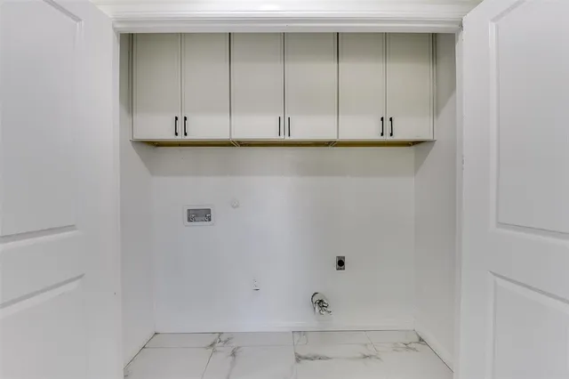 $2,700 | 258 Somerset Terrace, Bedford, TX 76022