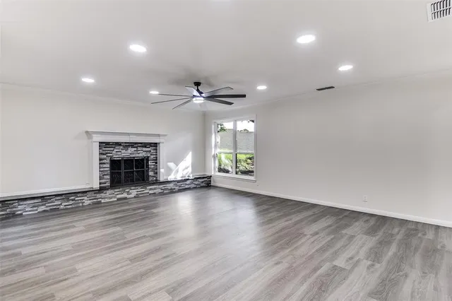 $2,700 | 258 Somerset Terrace, Bedford, TX 76022