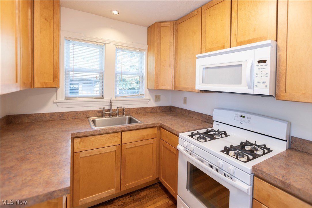 3666 Lindholm Road Cleveland, OH 44120 - Photo 12 of 42