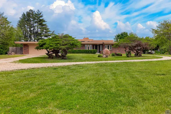$499,900 | 5810 Southeast Croco Road, Berryton, KS 66409