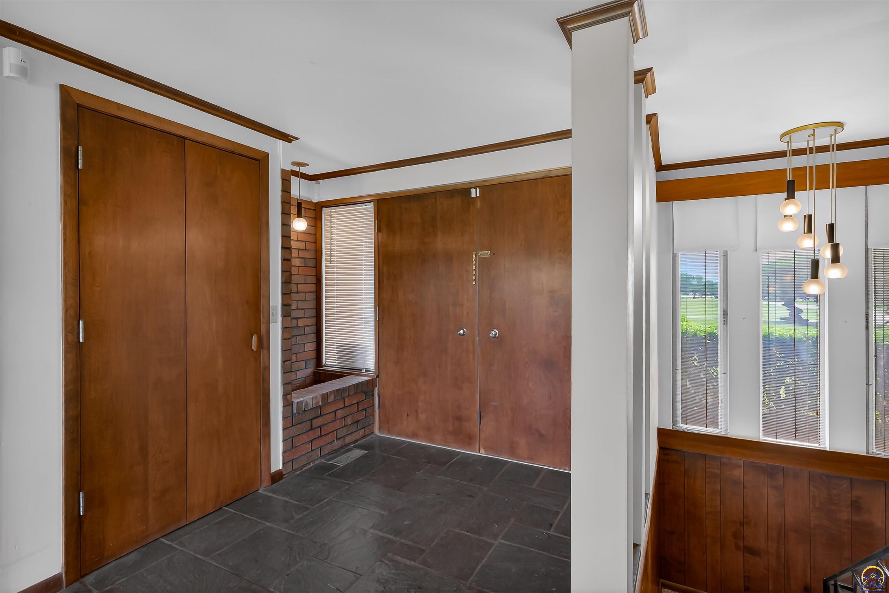 5810 Southeast Croco Road Berryton, KS 66409 - Photo 11 of 52