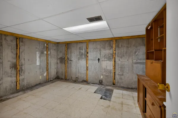 $499,900 | 5810 Southeast Croco Road, Berryton, KS 66409