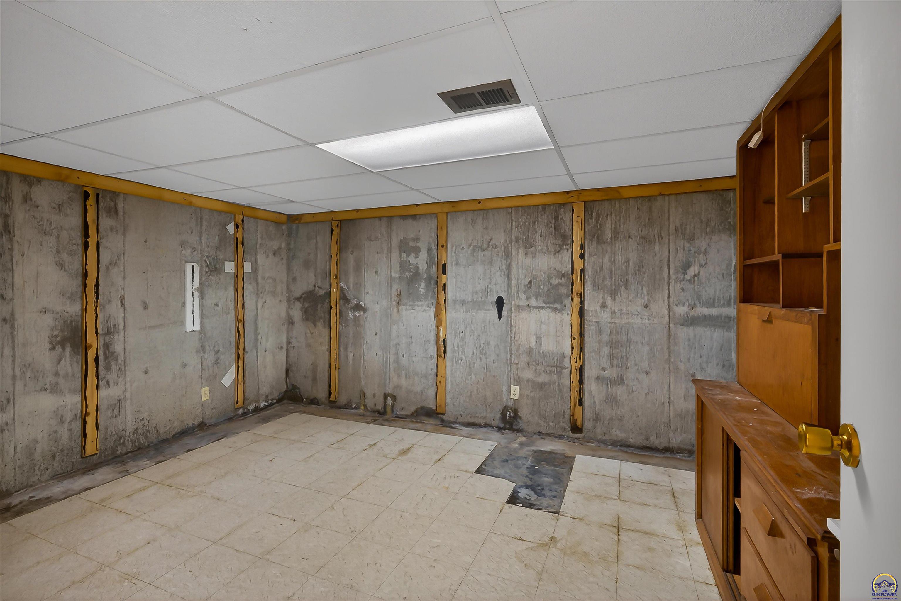 5810 Southeast Croco Road Berryton, KS 66409 - Photo 36 of 52