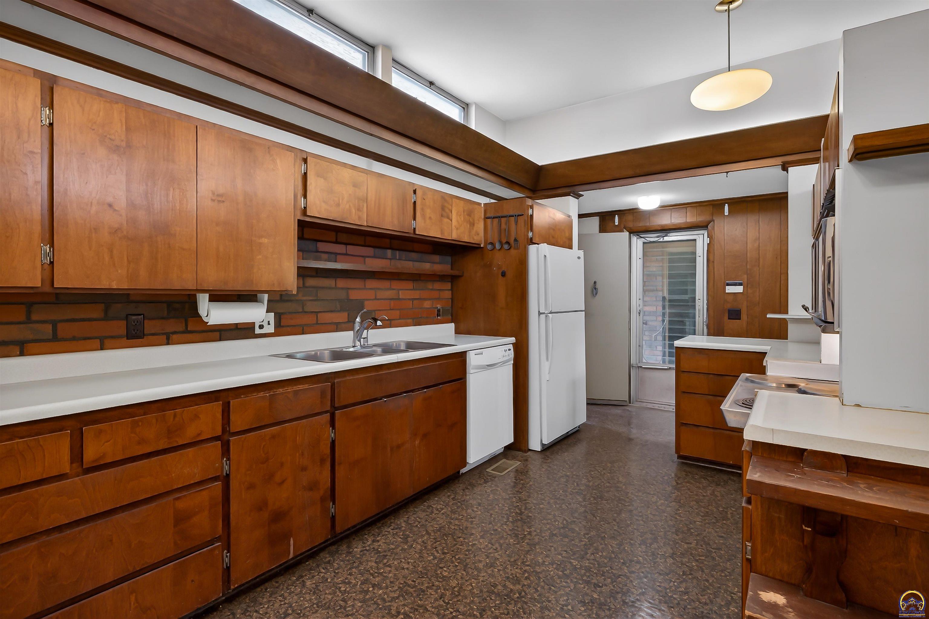 5810 Southeast Croco Road Berryton, KS 66409 - Photo 5 of 52