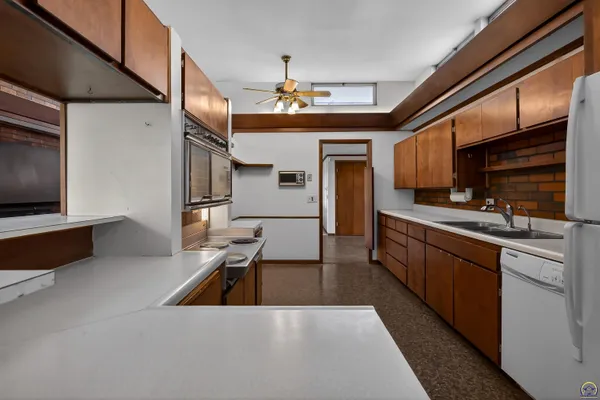 $499,900 | 5810 Southeast Croco Road, Berryton, KS 66409