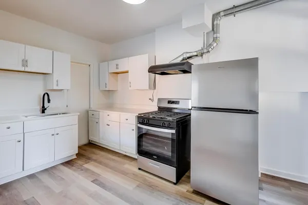 $1,950 | 3047 West Berteau Avenue, Unit 1, Chicago, IL 60618