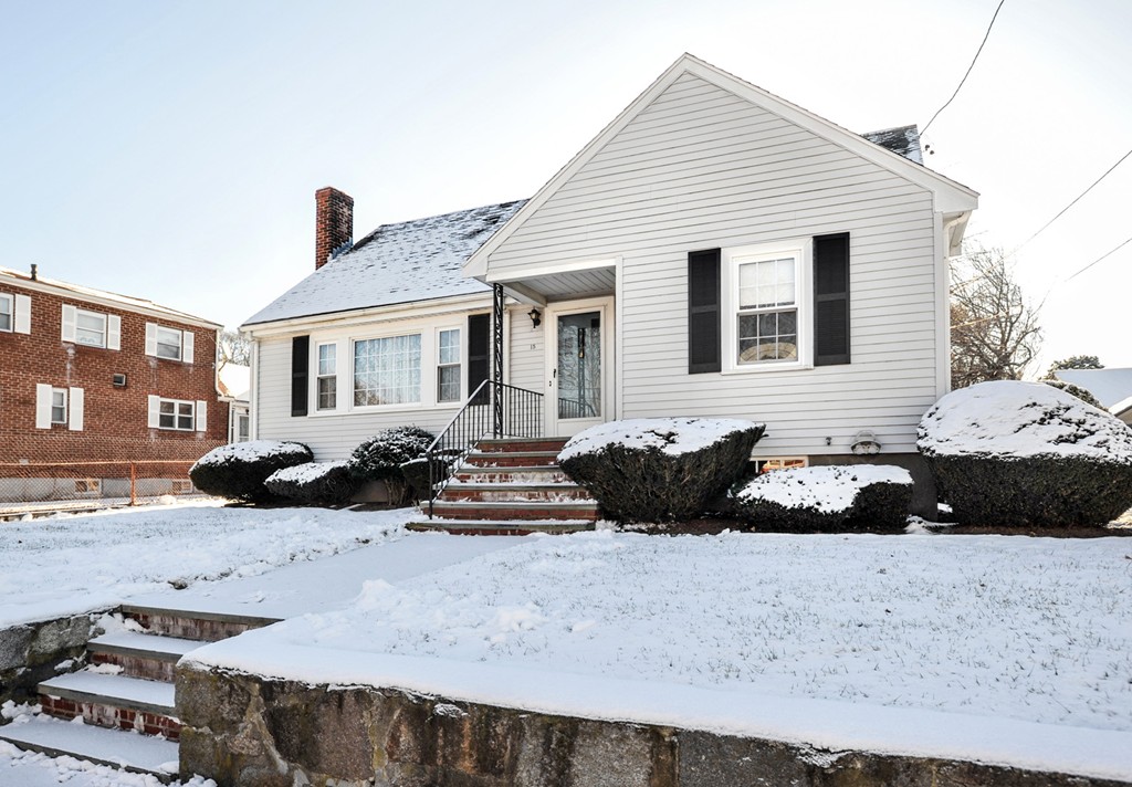 15 Viden Road Quincy, MA 02169 - Photo 3 of 26 Gallery Image 3