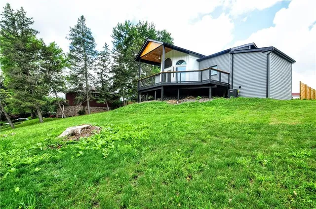a view of a house with backyard and garden