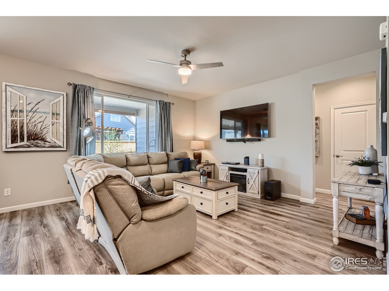 625 Ranchhand Drive Berthoud, CO 80513 - Photo 3 of 40 Living Room