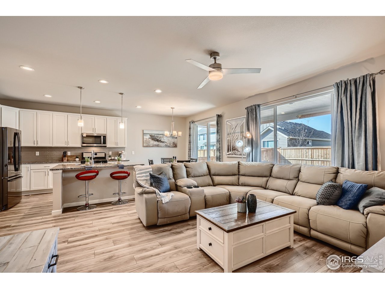 625 Ranchhand Drive Berthoud, CO 80513 - Photo 5 of 40 Living Room