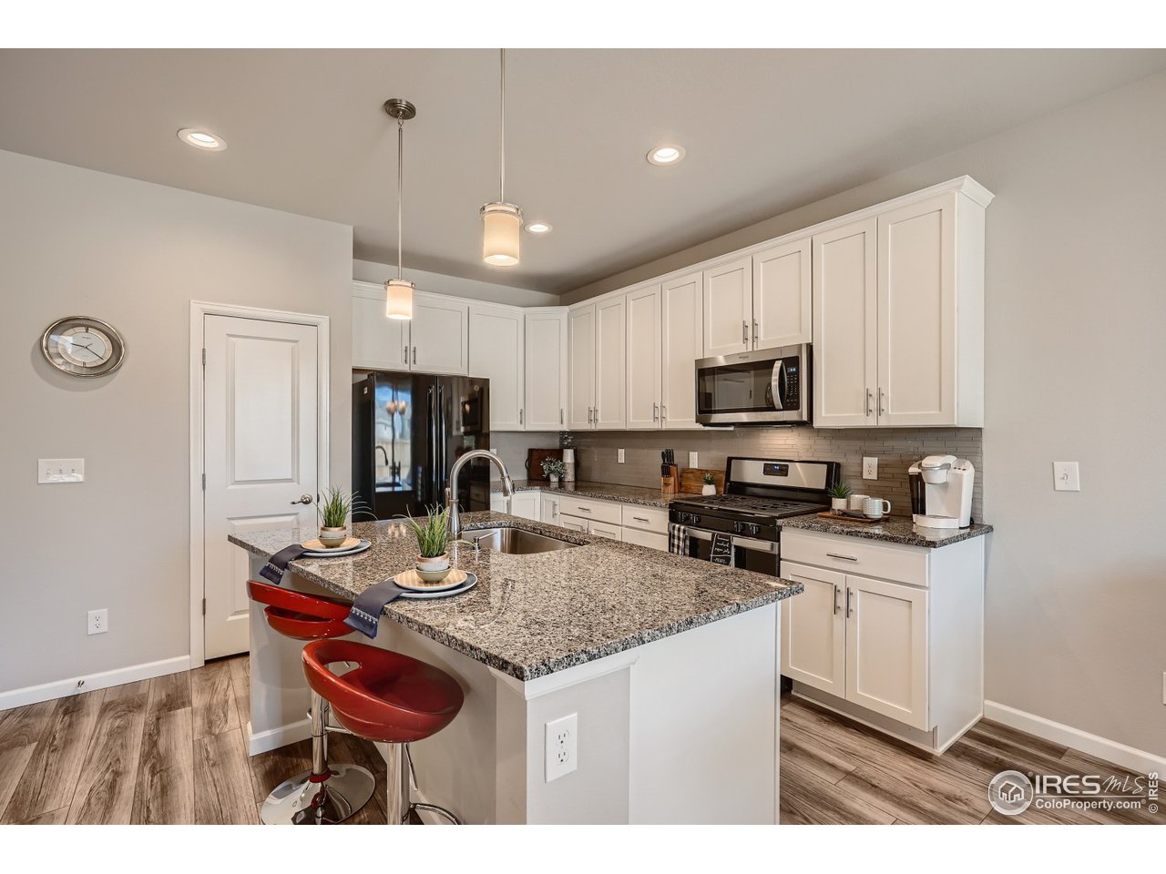625 Ranchhand Drive Berthoud, CO 80513 - Photo 6 of 40 Kitchen