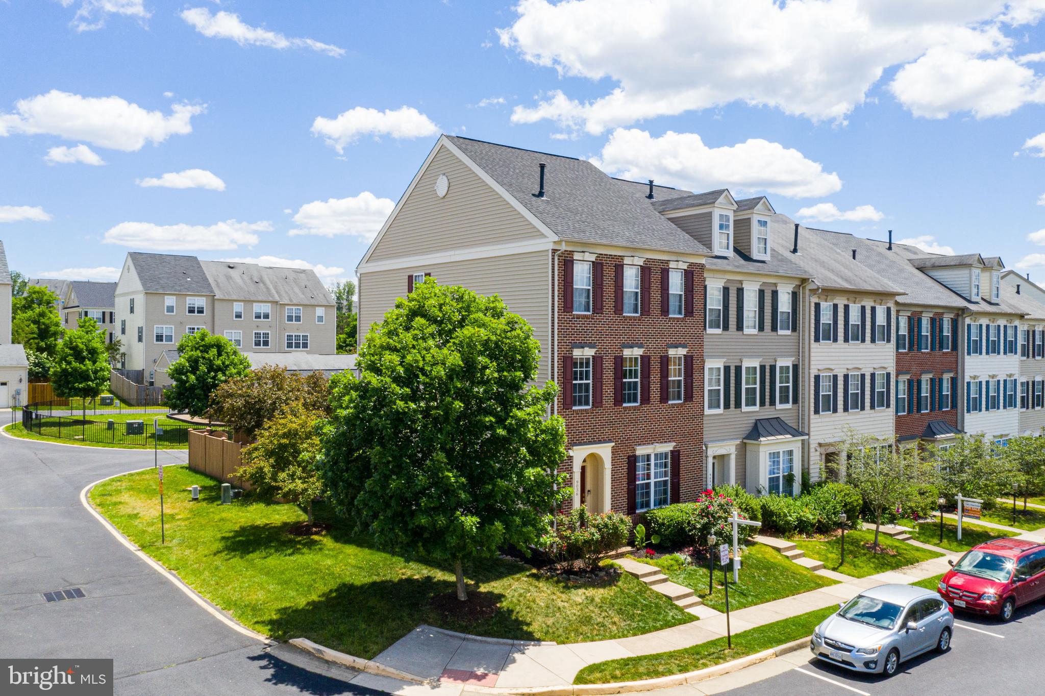 9036 Ribbon Falls Loop Bristow, VA 20136 - Photo 3 of 43 Sunlit End Unit with UPDATED Roof & Larger Lot
