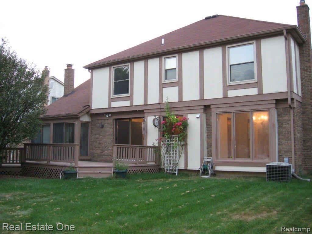 3139 Baypoint Drive Rochester, MI 48309 - Photo 8 of 11 Back Exterior