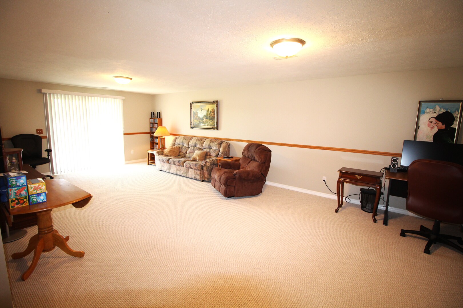 25 Oak Park Road Bloomington, IL 61701 - Photo 17 of 28 a living room with furniture and a flat screen tv
