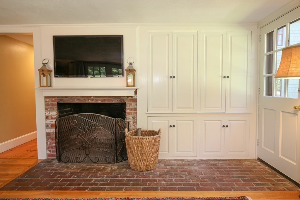 21 Rolfe's Lane Newbury, MA 01951 - Photo 14 of 42 a living room with a fireplace and a flat screen tv