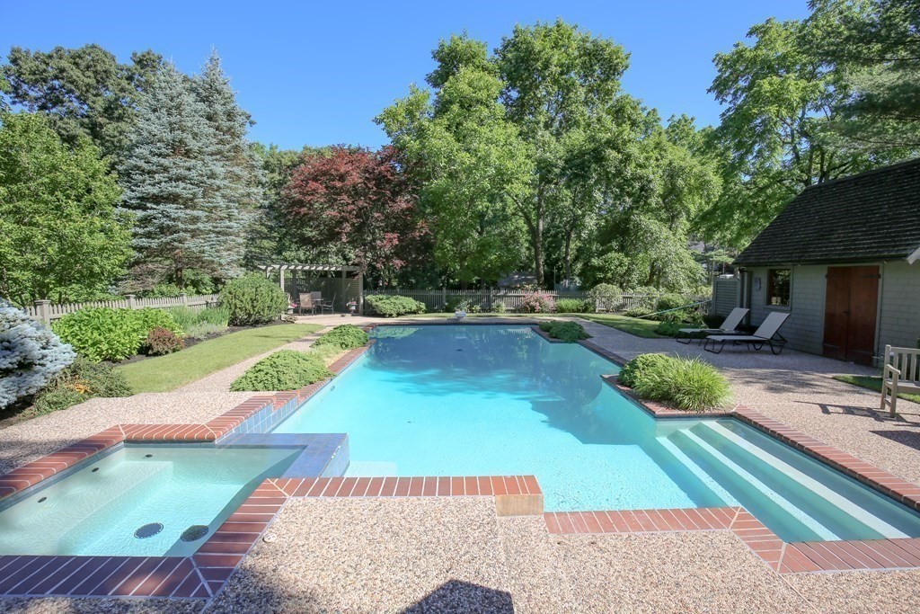 21 Rolfe's Lane Newbury, MA 01951 - Photo 33 of 42 a view of a backyard with a garden