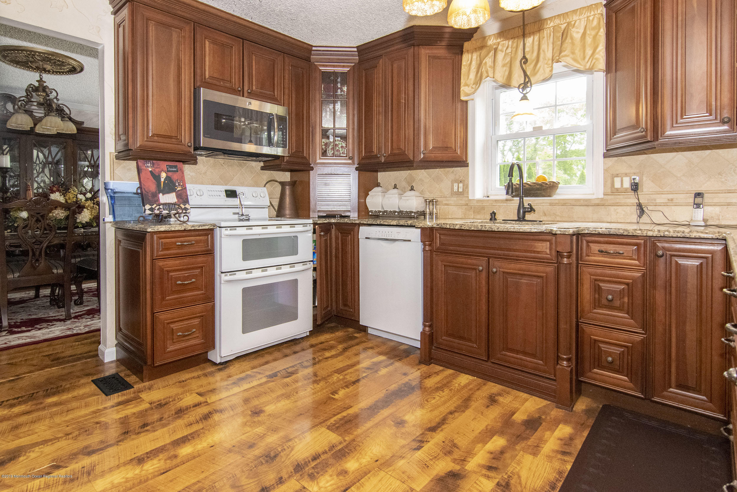678 Windsor Road Brick, NJ 08723 - Photo 3 of 38 kithchen