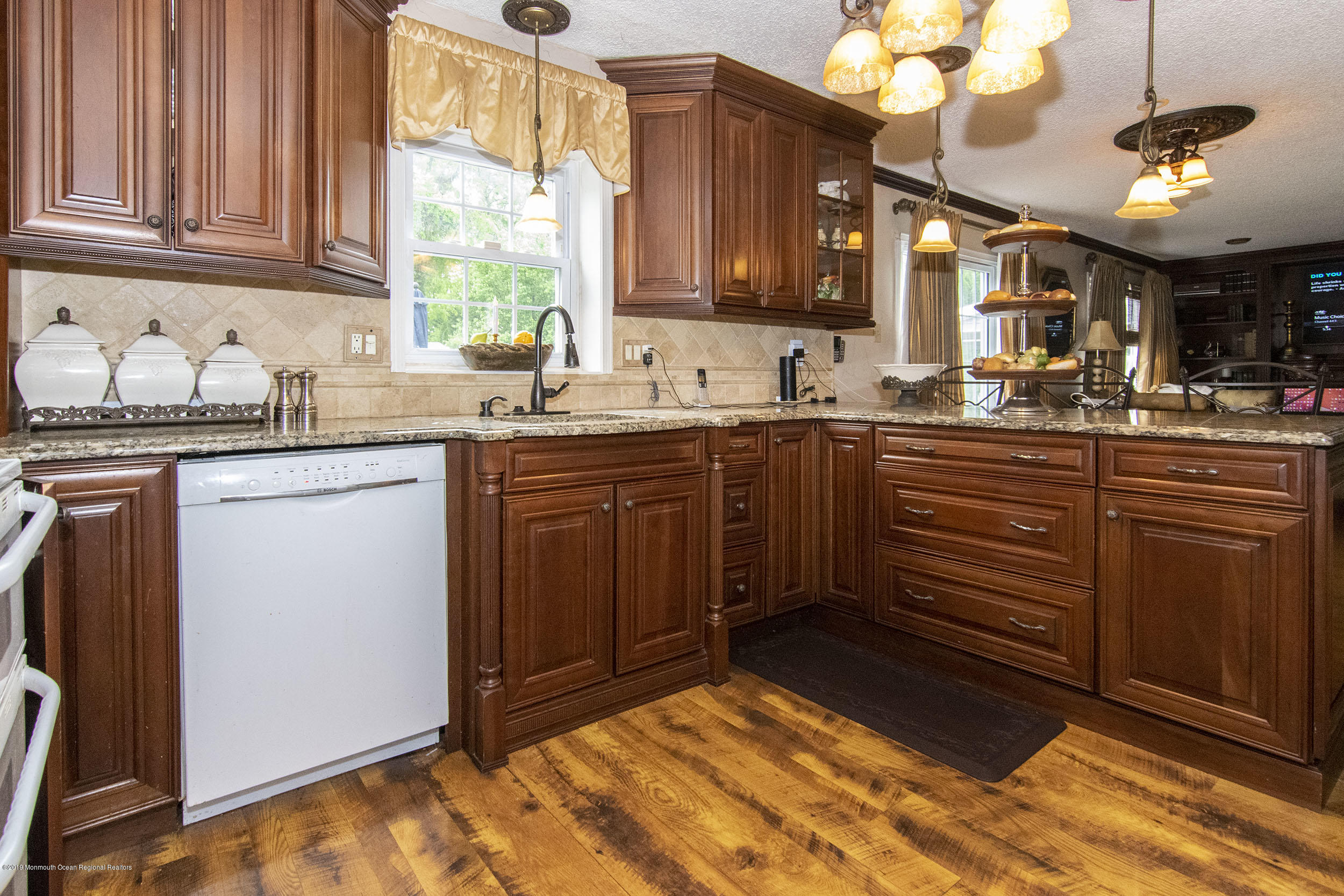 678 Windsor Road Brick, NJ 08723 - Photo 5 of 38 kitchen
