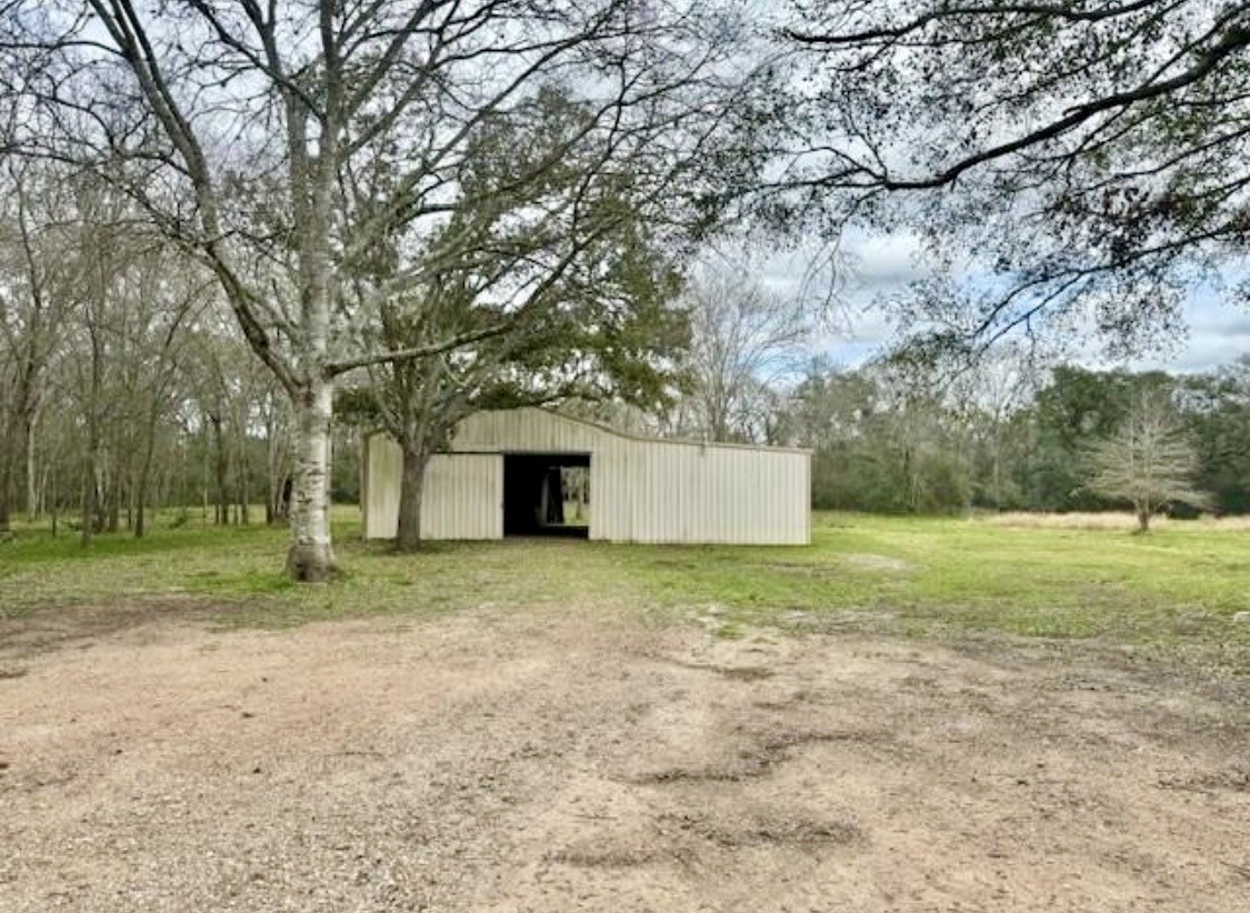 327 County Road 735 Angleton, TX 77515 - Photo 23 of 39 a big yard with large trees