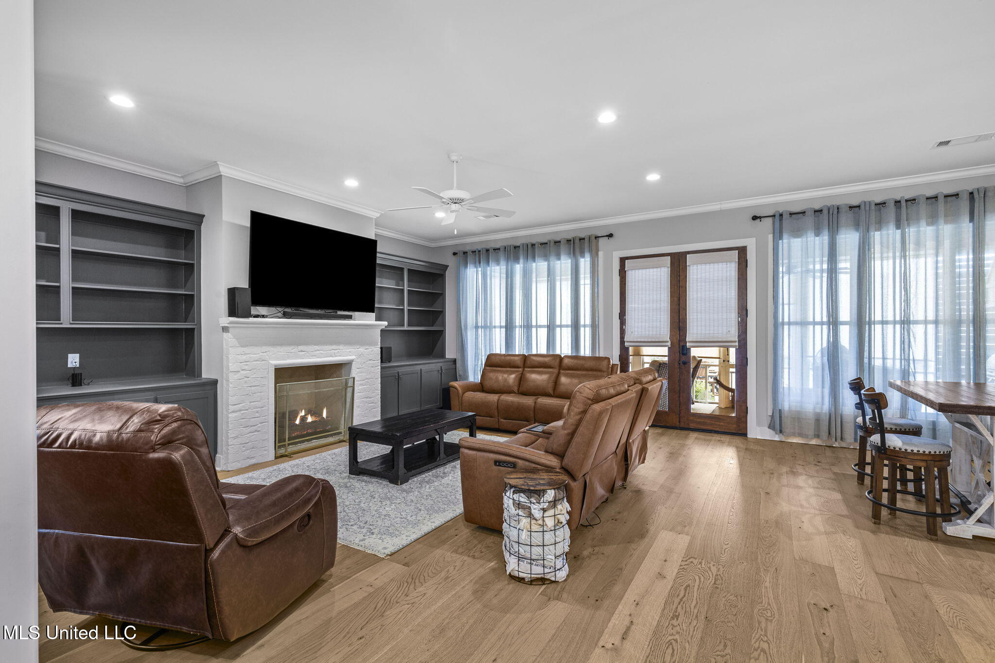 99 Harbor View Drive Madison, MS 39110 - Photo 26 of 66 Living Room 1