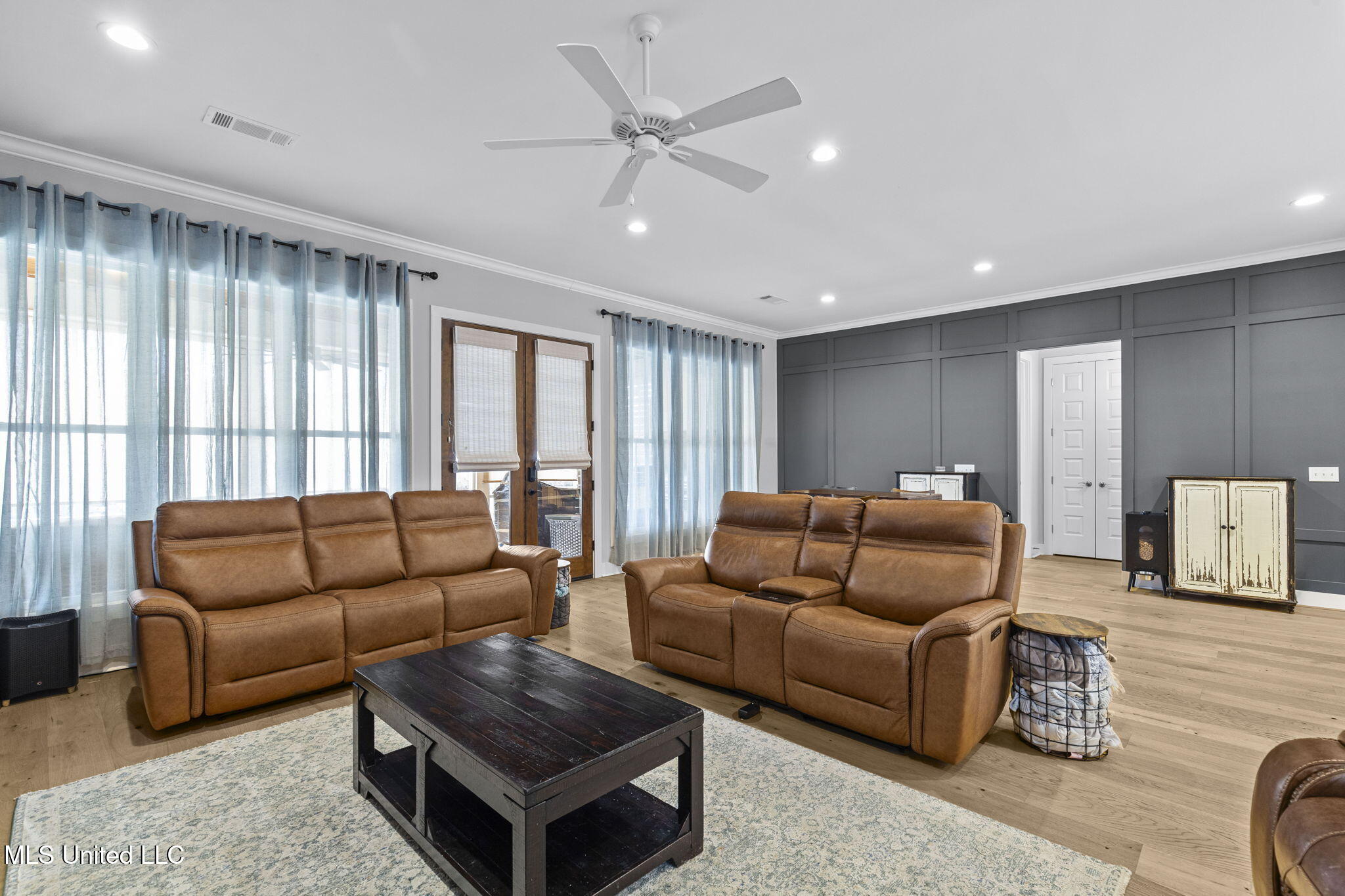 99 Harbor View Drive Madison, MS 39110 - Photo 29 of 66 Living Room 4