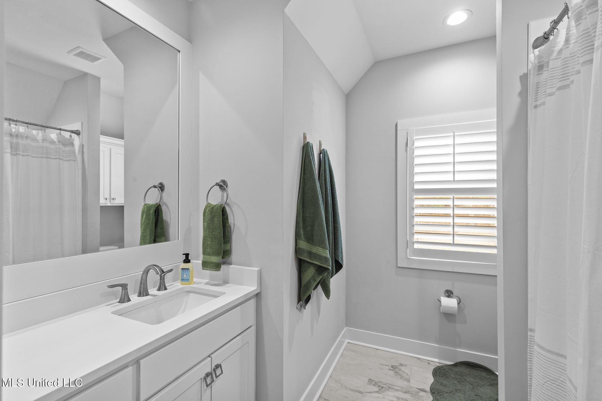 99 Harbor View Drive Madison, MS 39110 - Photo 51 of 66 3rd bathroom