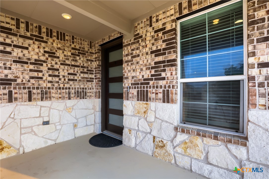 644 Peace Pipe Way Georgetown, TX 78628 - Photo 4 of 29 Gallery Image 4