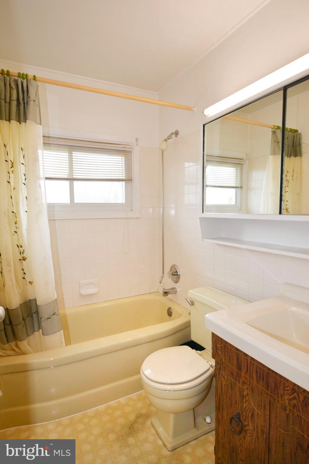 5 Bittersweet Road Levittown, PA 19057 - Photo 12 of 18 Gallery Image 12