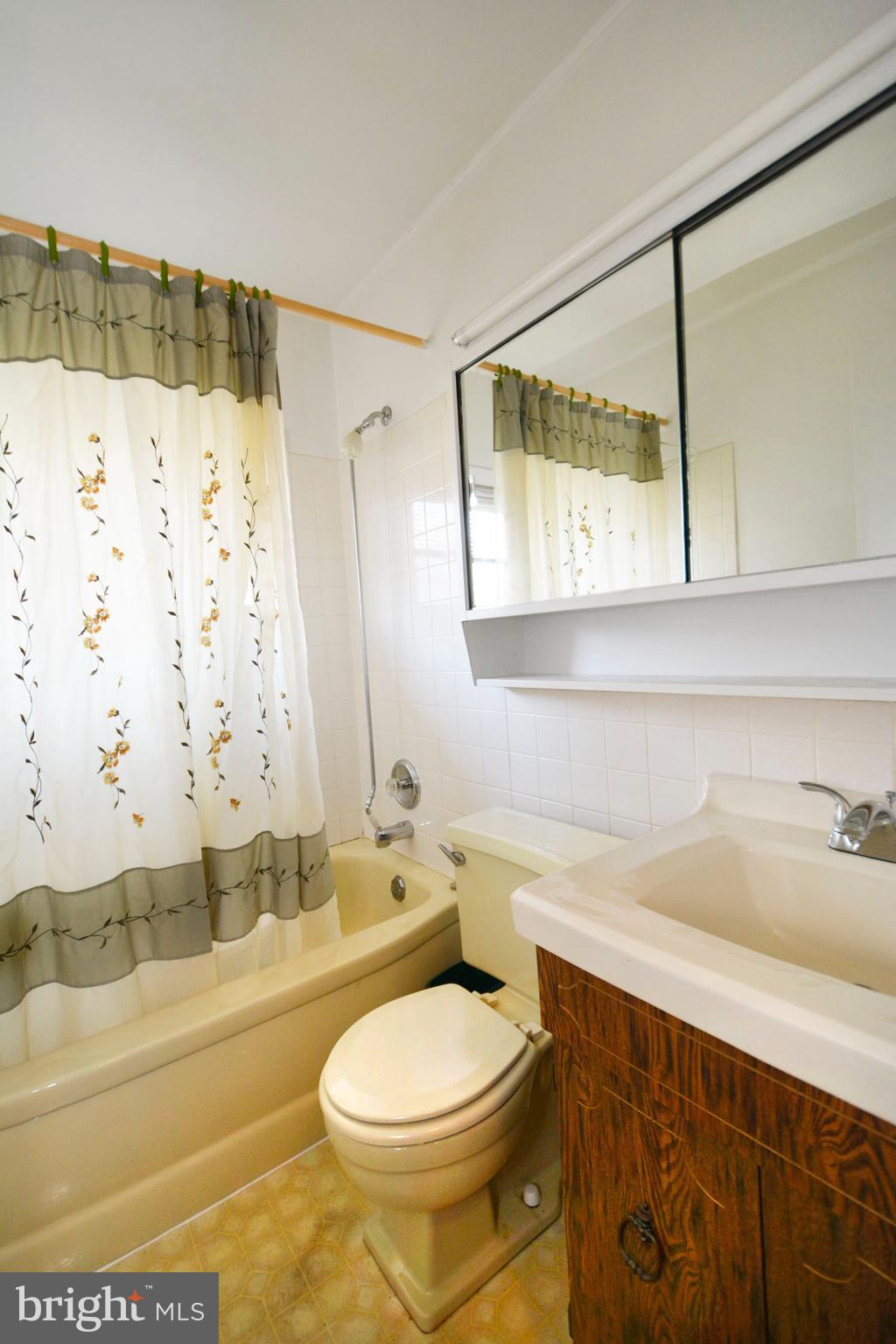 5 Bittersweet Road Levittown, PA 19057 - Photo 13 of 18 Gallery Image 13