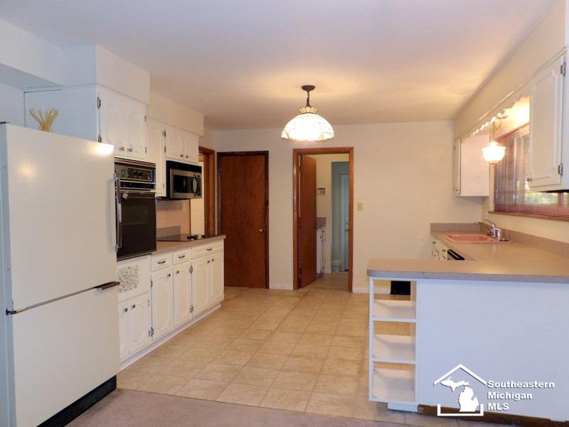 26215 Allen Road Woodhaven, MI 48183 - Photo 19 of 38