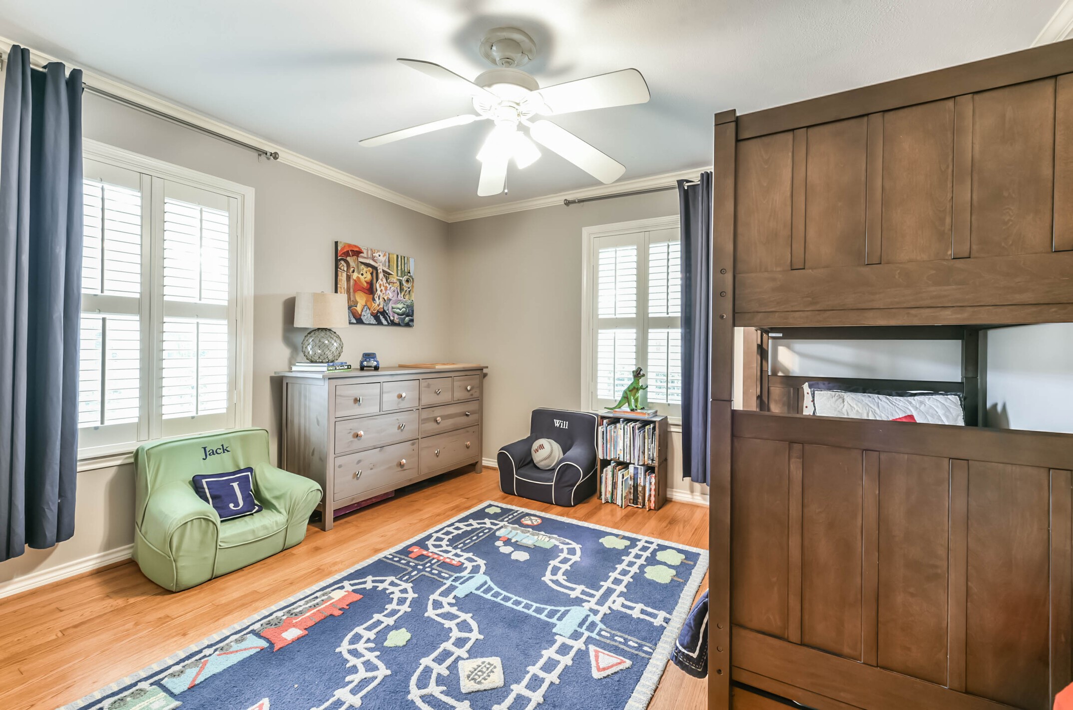 906 Bay Oaks Road Houston, TX 77008 - Photo 20 of 26 This room has great space!