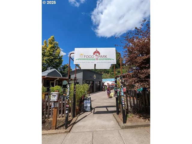 $299,000 | 5715 Northeast Sacramento Street, Unit 11, Portland, OR 97213