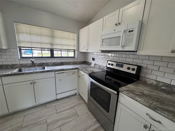 $1,900 | 2398 Southeast Breckenridge Circle, Port St. Lucie, FL 34952