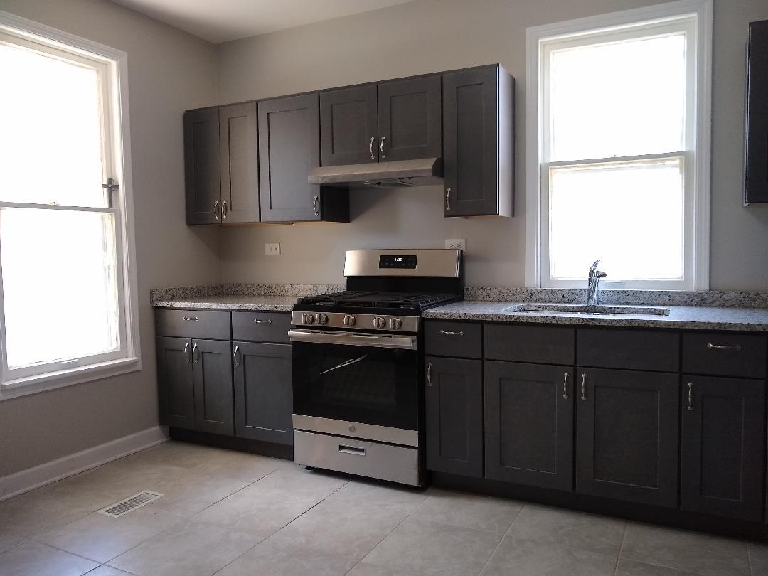472 North Spring Street Elgin, IL 60120 - Photo 8 of 16