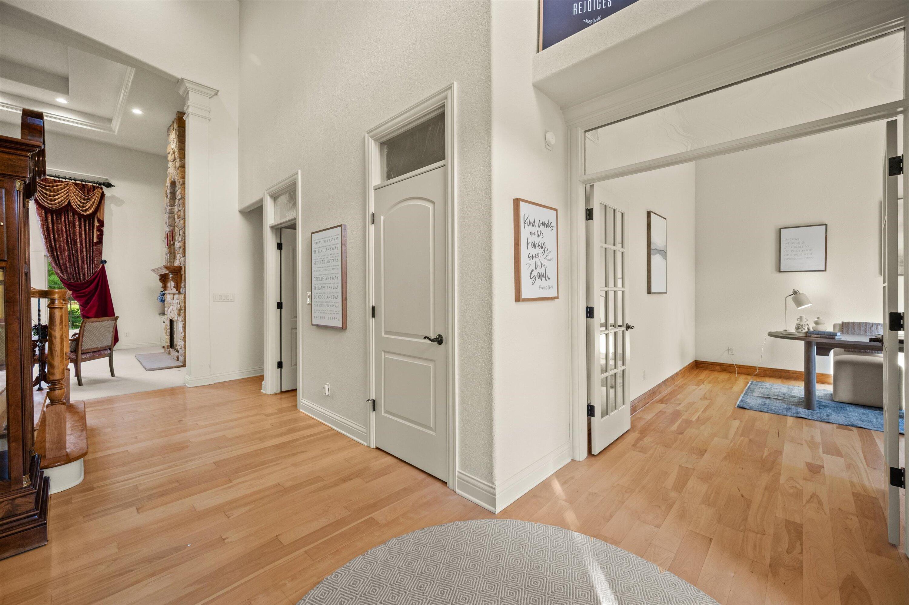 264 Steeple Pointe Circle Delafield, WI 53018 - Photo 42 of 120 Hallway