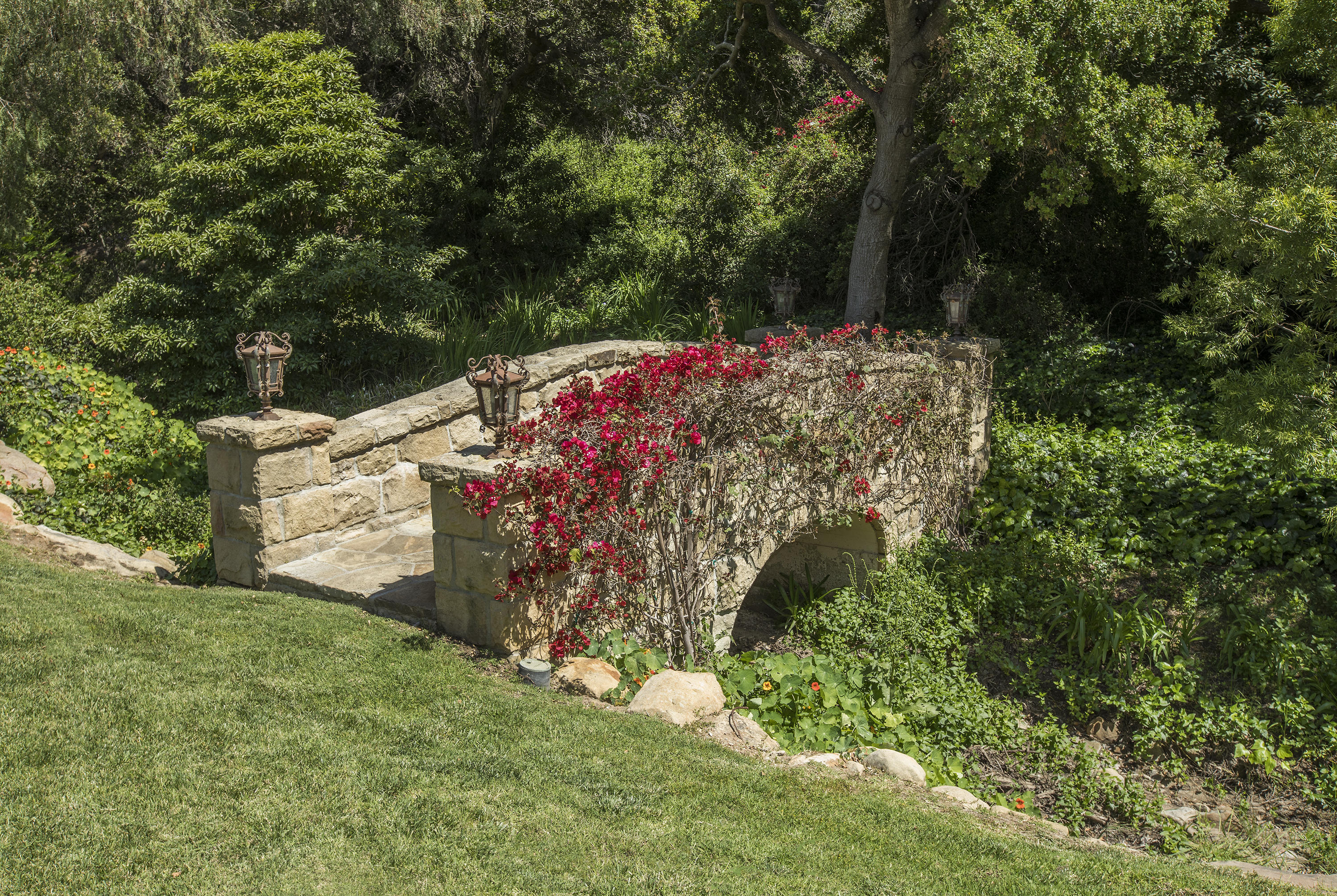 1525 Las Tunas Road Montecito, CA 93108 - Photo 22 of 28 a view of a garden with an outdoor space