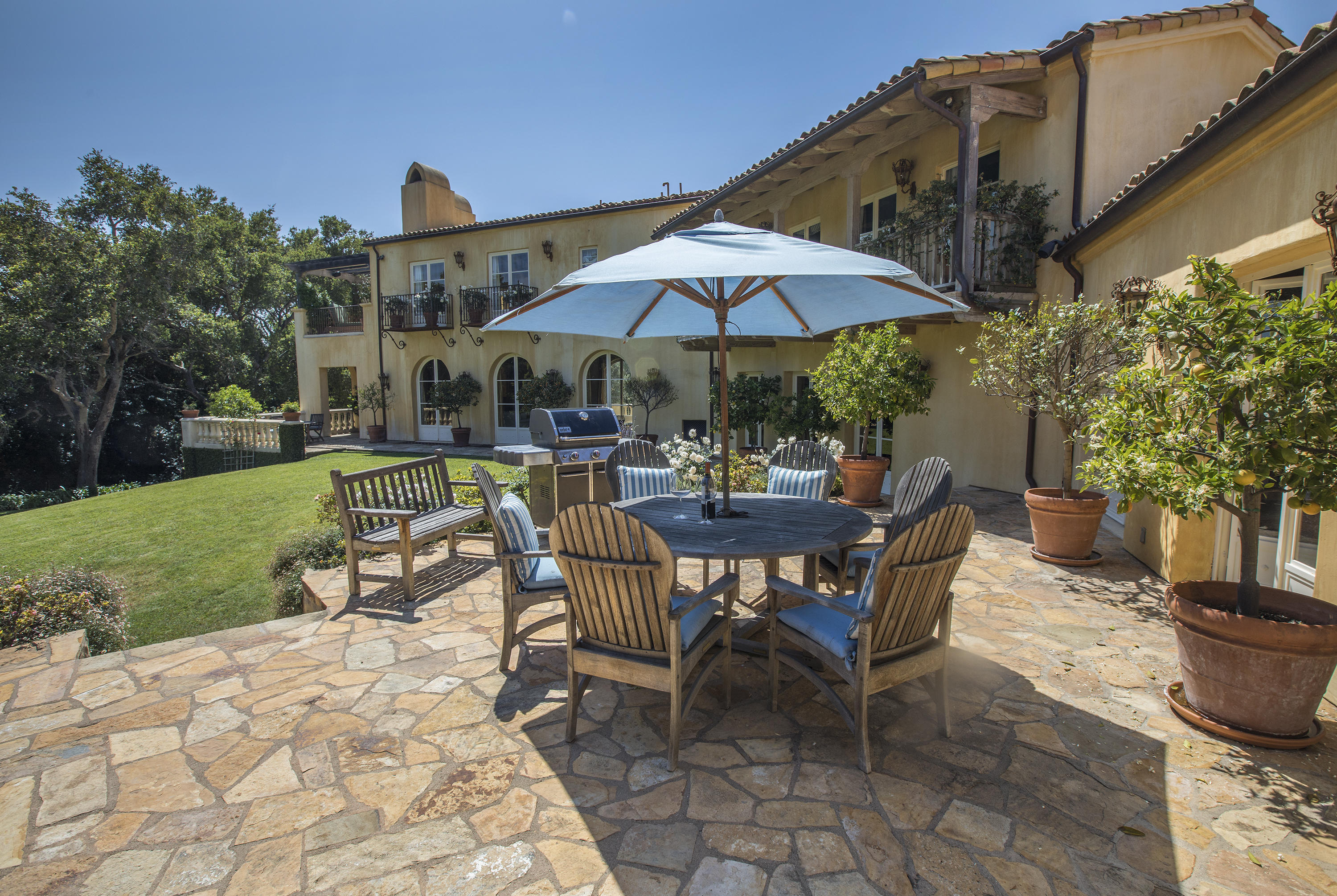 1525 Las Tunas Road Montecito, CA 93108 - Photo 24 of 28 a view of a backyard with sitting area