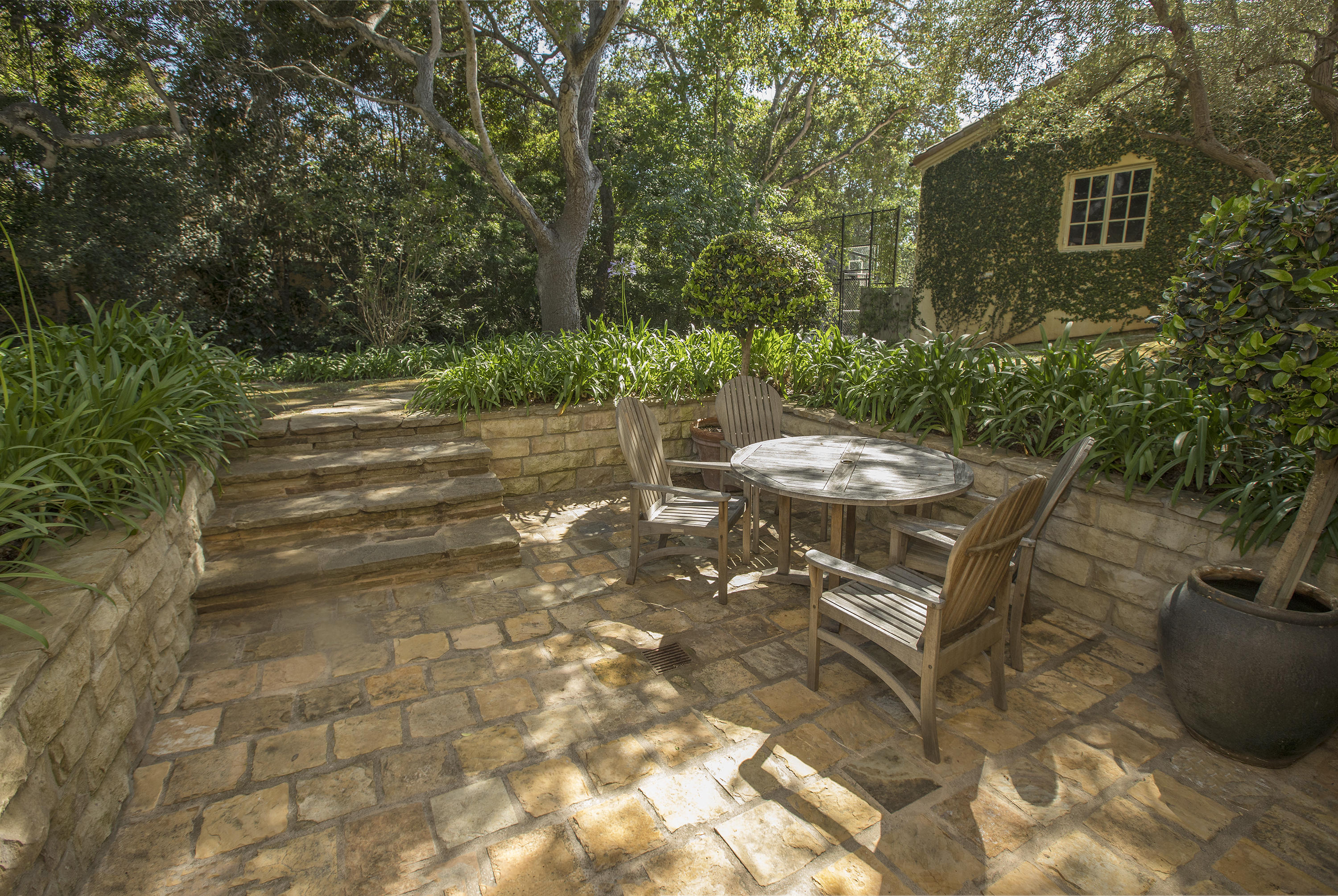 1525 Las Tunas Road Montecito, CA 93108 - Photo 26 of 28 a view of a backyard with sitting area