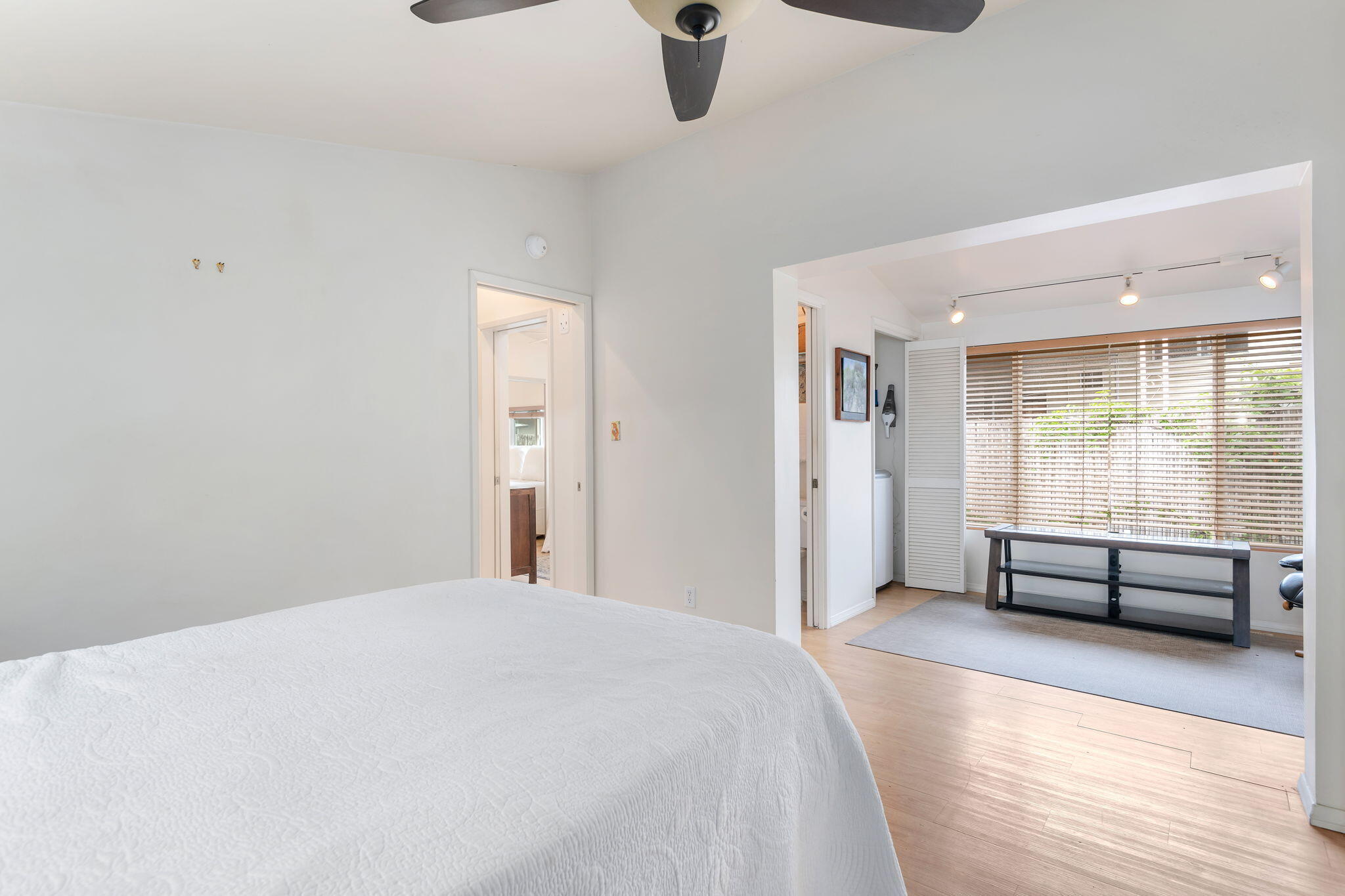 333 Old Mill Road, Unit 32 Santa Barbara, CA 93110 - Photo 17 of 32 17 - Primary Bedroom