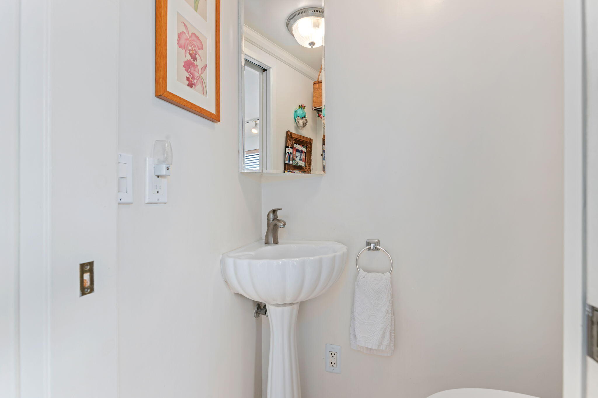 333 Old Mill Road, Unit 32 Santa Barbara, CA 93110 - Photo 19 of 32 19 - Powder Room