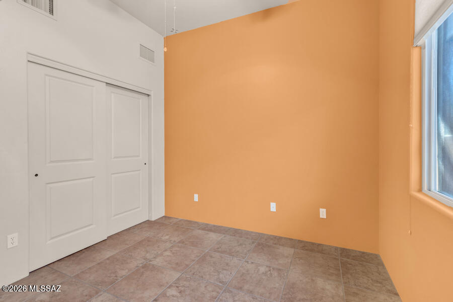 5660 Triangle X Place Tucson, AZ 85713 - Photo 36 of 48 5660 Triangle X Guest Bedroom 1