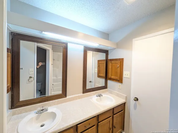 $1,050 | 330 West Byrd Boulevard, Unit 2, Universal City, TX 78148